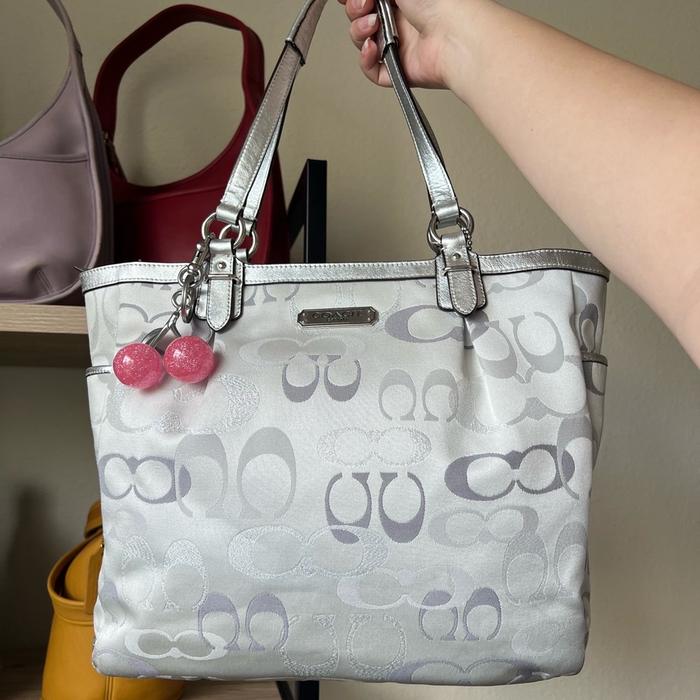 SOLD Y2K Coach Gallery Optic Tote Bag 🩶